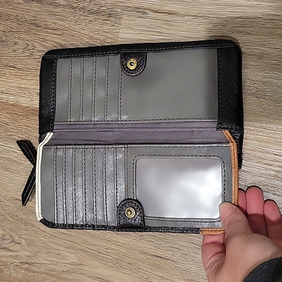 Fossil corssbody with matching wallet - Picture 8 of 8